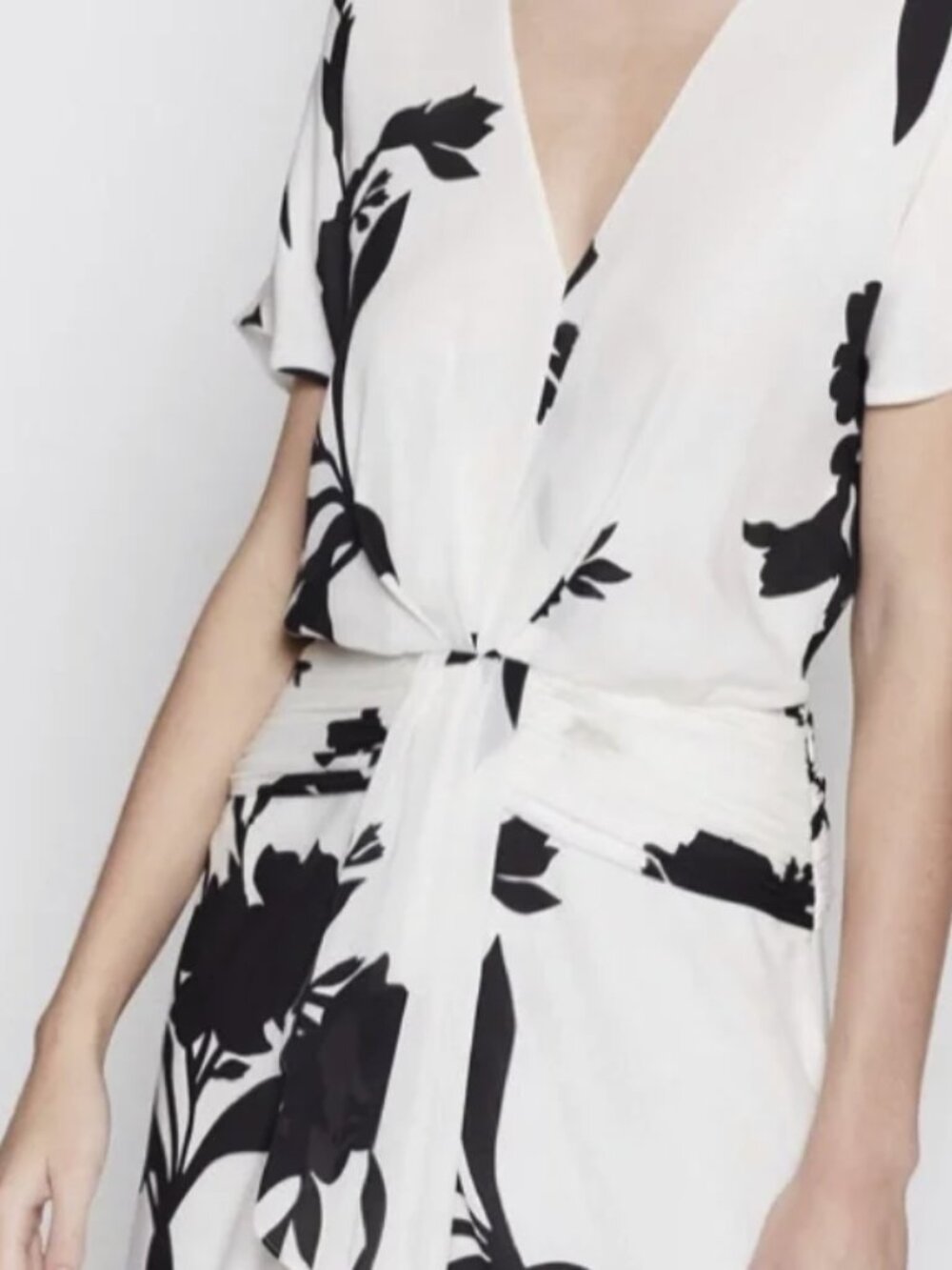 Joie NWT White and Black Modern Floral Silk Dress Size 8